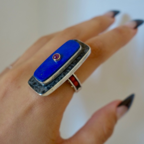 Michael Boyd Studio Art Ring – Signed “M. Boyd c. 94” – Lapis, Coral, Ruby - Picture 2 of 7